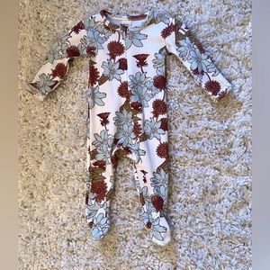 Kate Quinn Zipper Footie NWOT | Retro Floral | 0-3 months | Organic Cotton